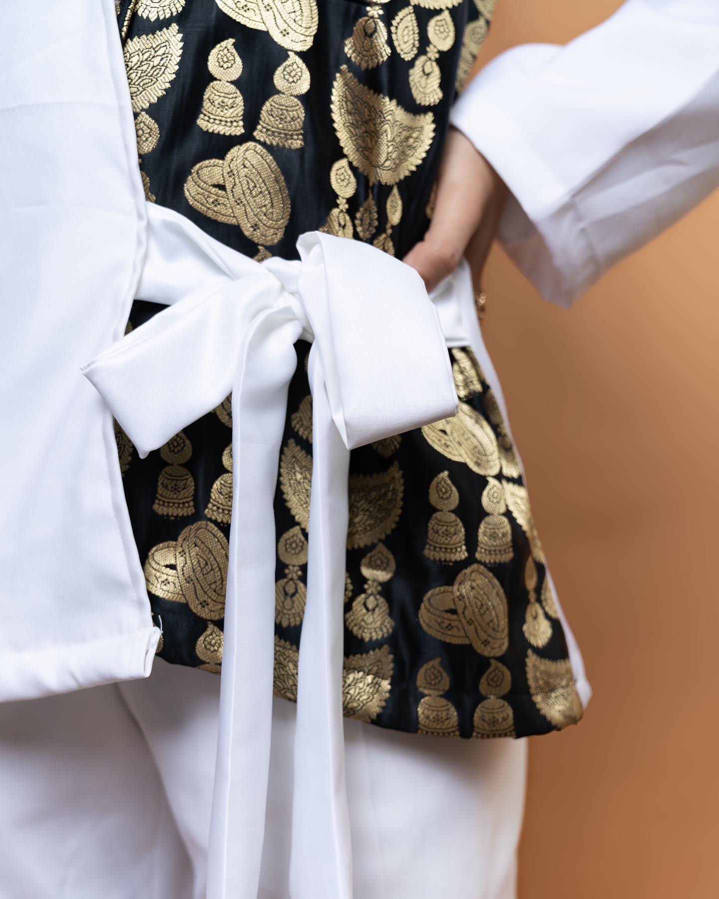White and Katan contrast Kimono pattern Blazer