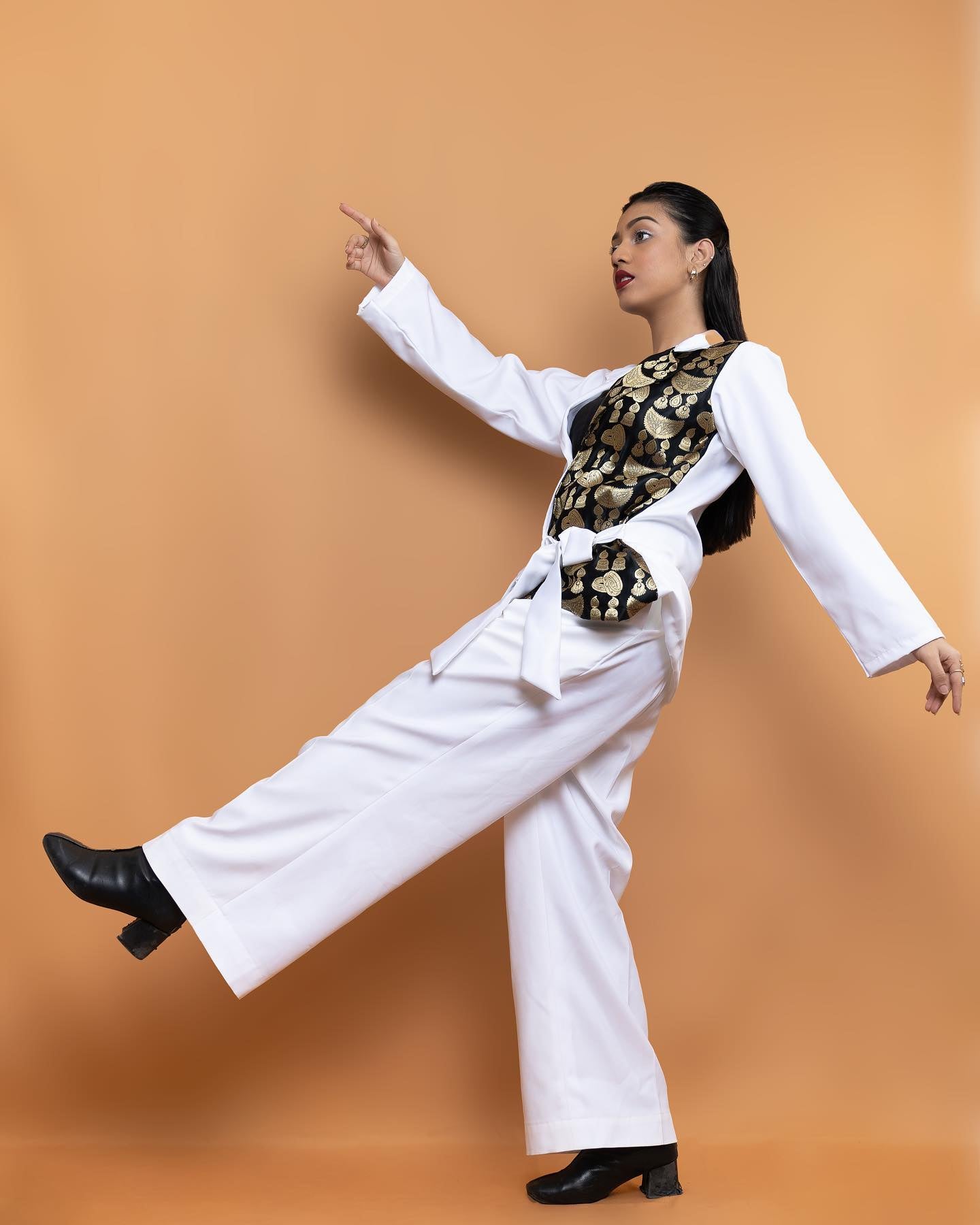 White and Katan contrast Kimono pattern Blazer