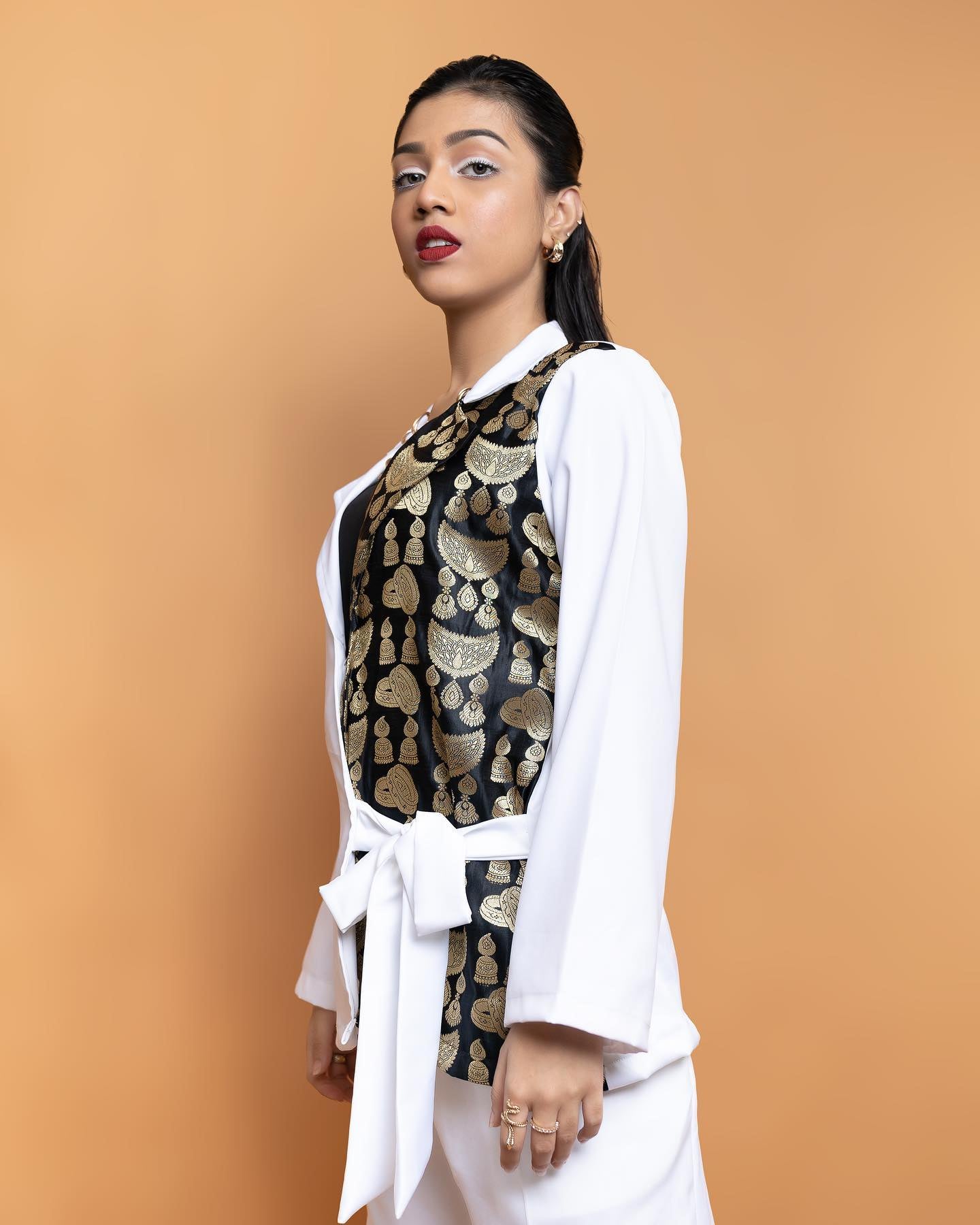 White and Katan contrast Kimono pattern Blazer