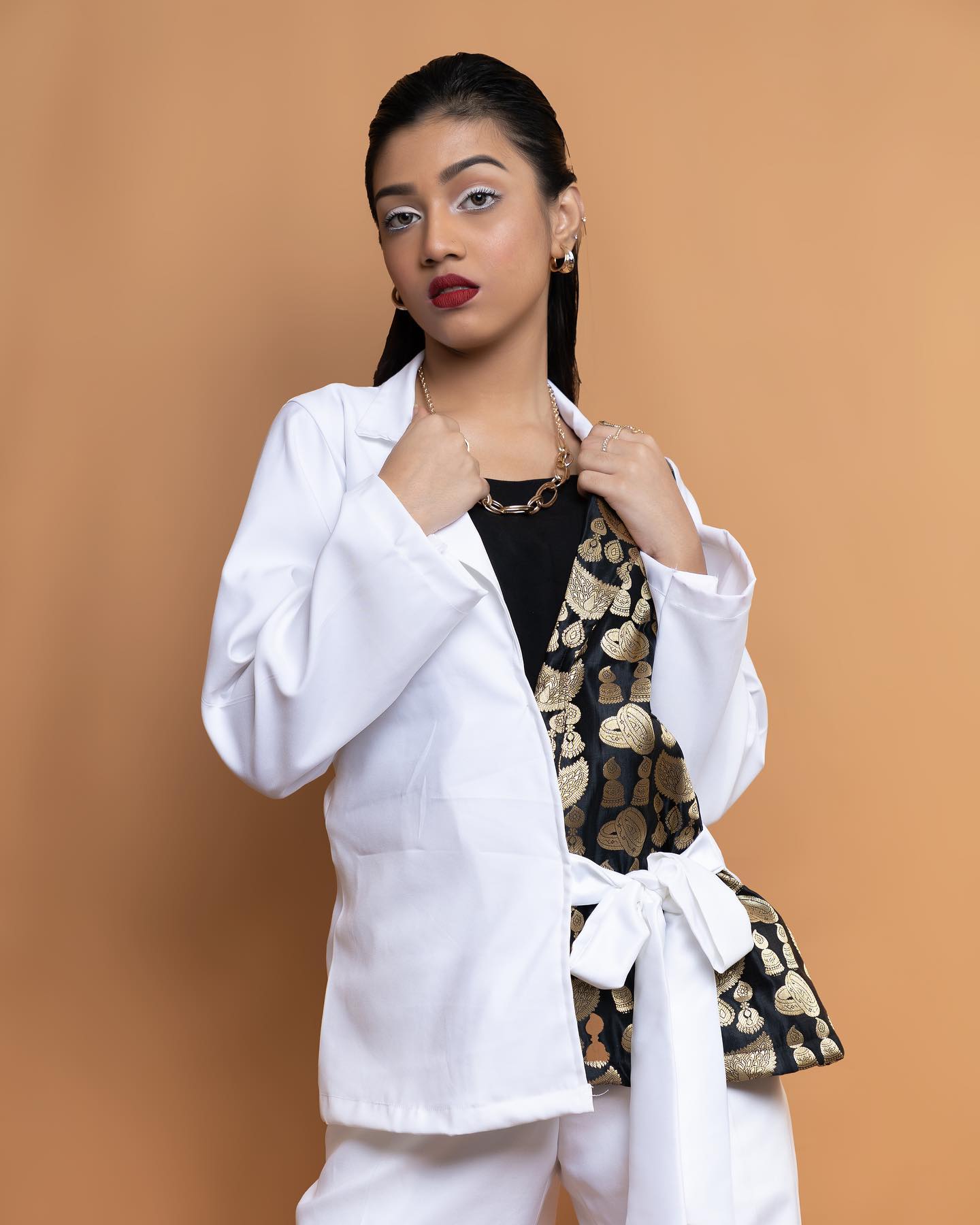 White and Katan contrast Kimono pattern Blazer